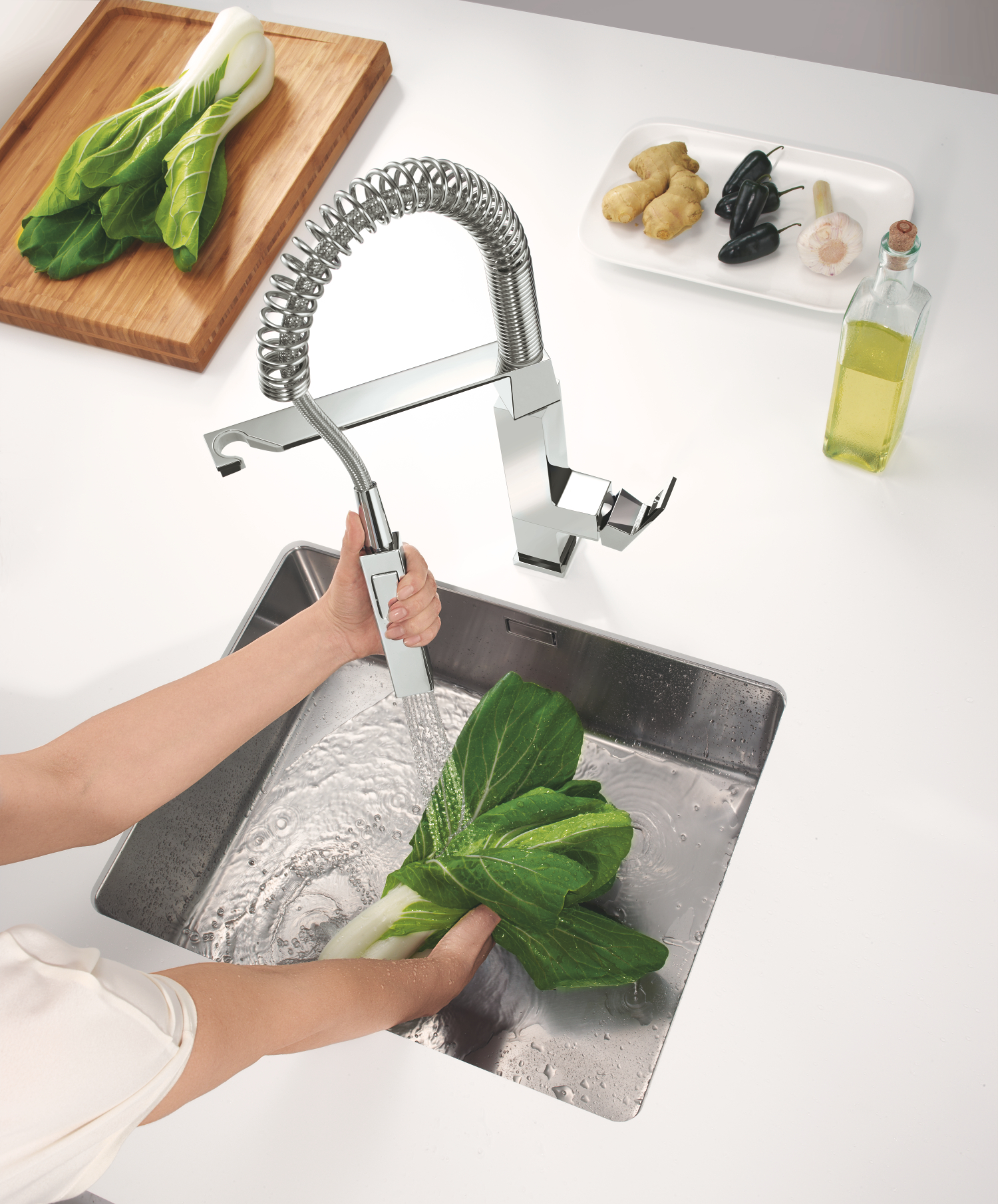 Змішувач для кухні з гнучким виливом Grohe Eurocube (31395000) - Фото - 2